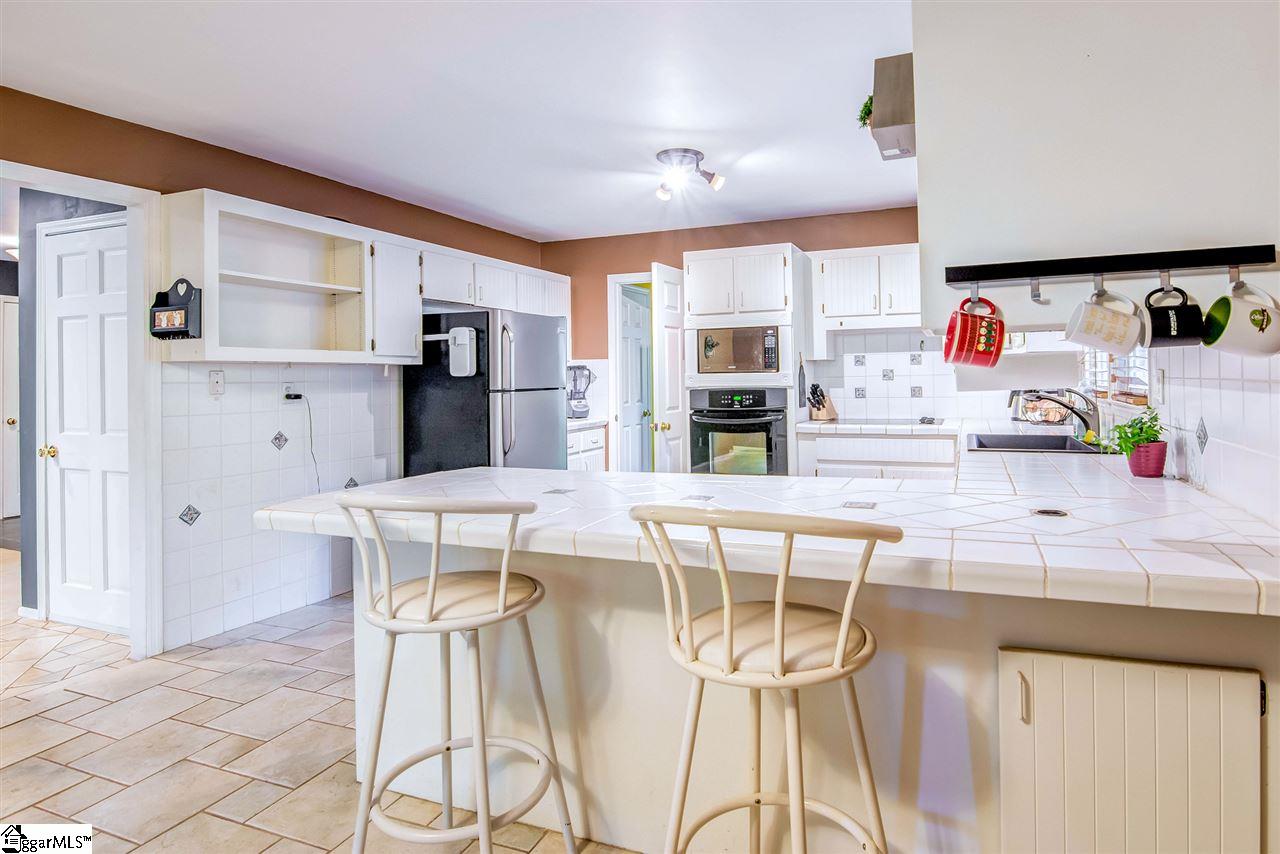 9 Rollingreen Road Greer, SC 29651 - Photo 11 of 36 Gallery Image 11