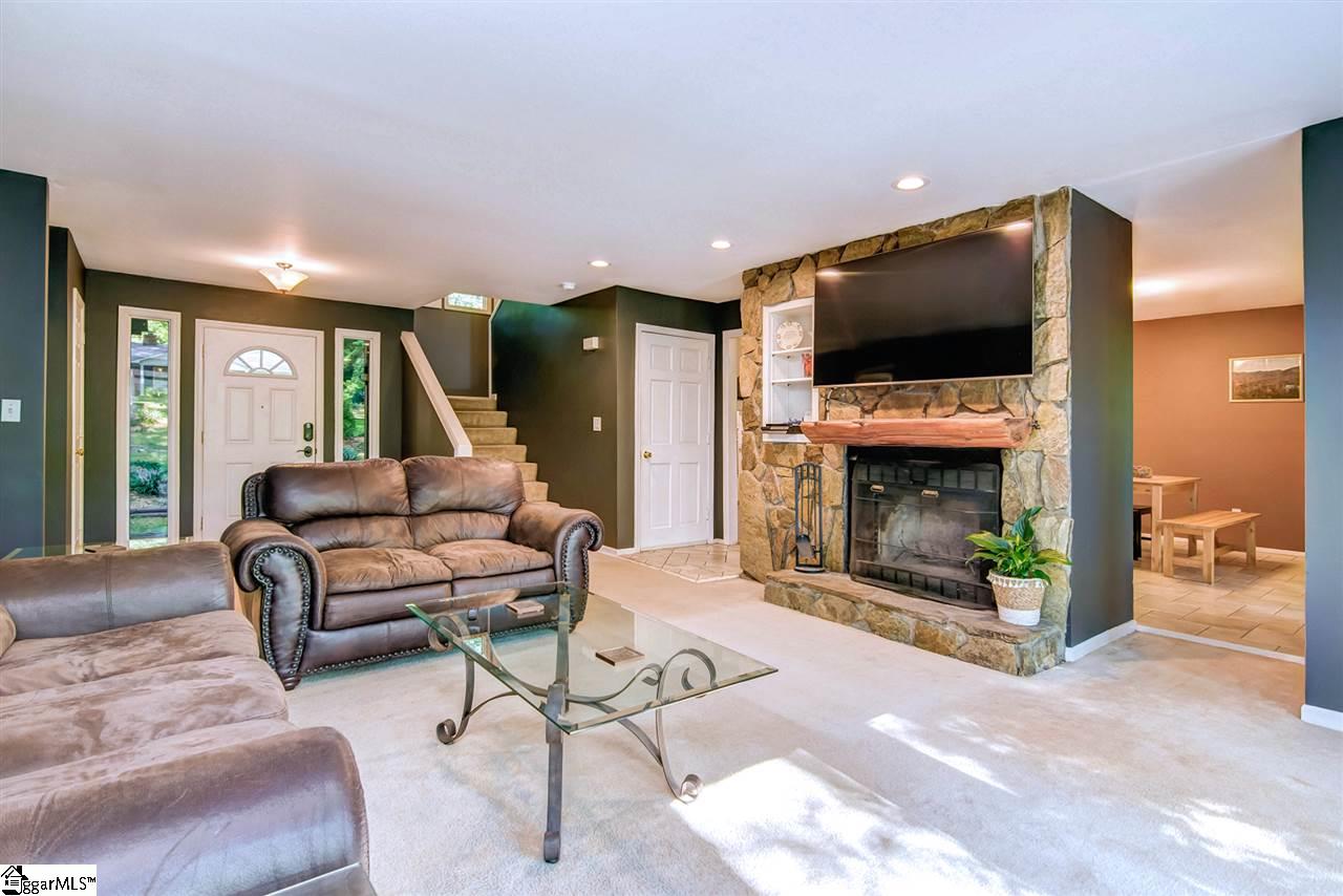 9 Rollingreen Road Greer, SC 29651 - Photo 10 of 36 Gallery Image 10