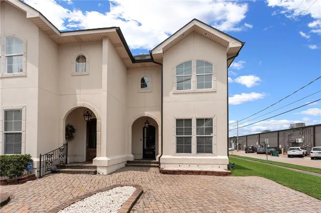 $349,000 | 4222 Transcontinental Drive, Unit 4222, Metairie, LA 70006
