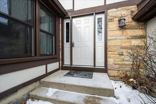 $415,000 | 63 White Oak Circle, Unit 63, St. Charles, IL 60174