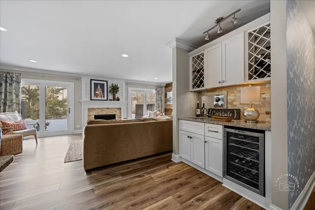 $415,000 | 63 White Oak Circle, Unit 63, St. Charles, IL 60174