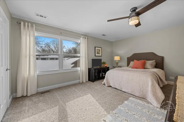 $415,000 | 63 White Oak Circle, Unit 63, St. Charles, IL 60174