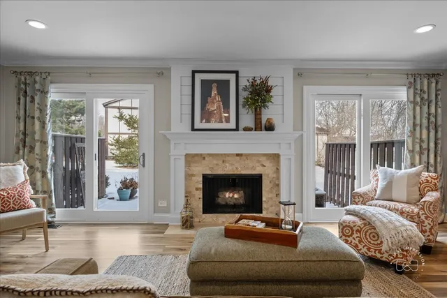 $415,000 | 63 White Oak Circle, Unit 63, St. Charles, IL 60174