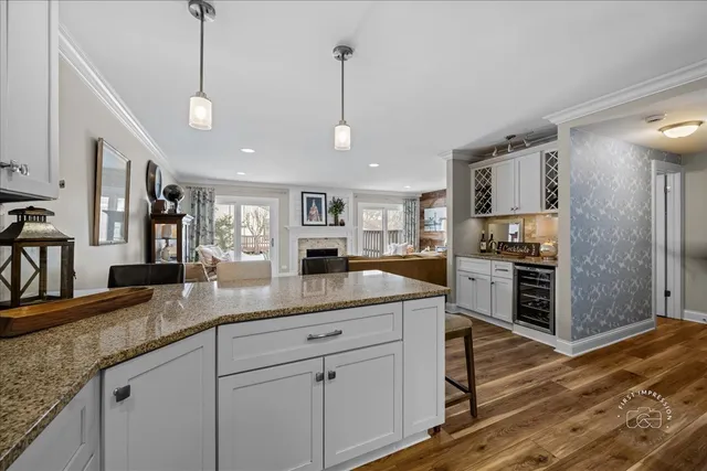 $415,000 | 63 White Oak Circle, Unit 63, St. Charles, IL 60174