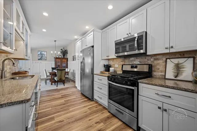 $415,000 | 63 White Oak Circle, Unit 63, St. Charles, IL 60174