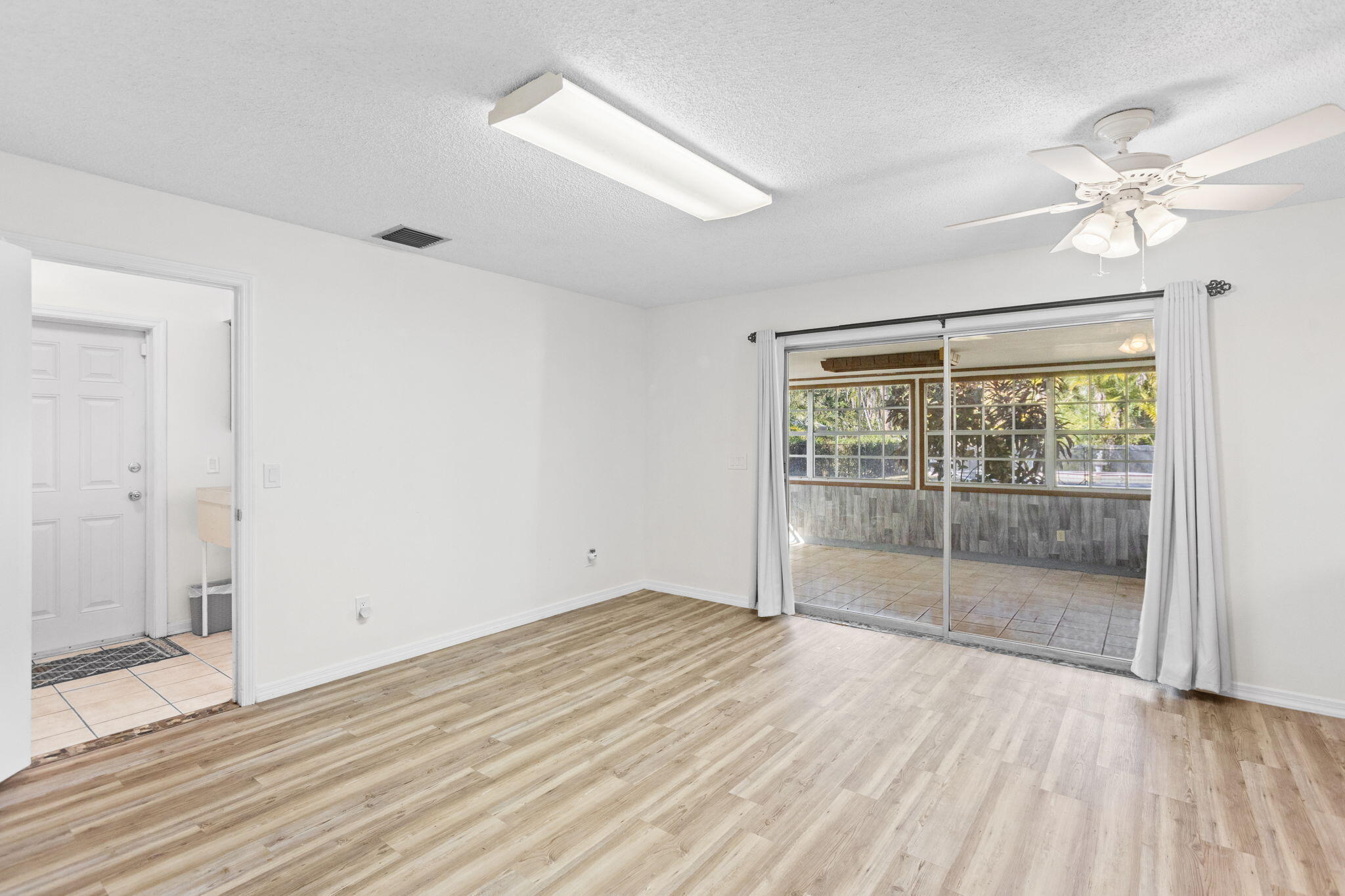 2902 Grove Drive Fort Pierce, FL 34981 - Photo 11 of 39 11-web-or-mls-0V8A6896