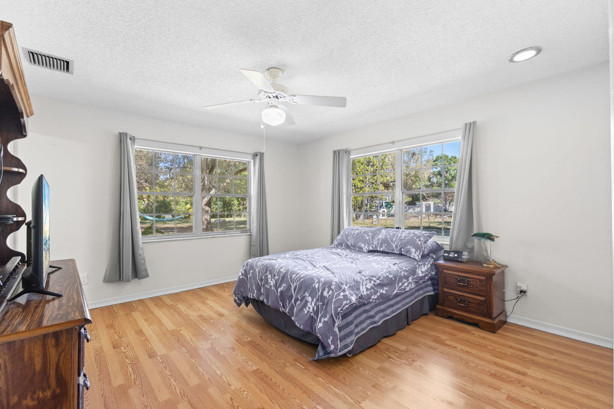 2902 Grove Drive Fort Pierce, FL 34981 - Photo 12 of 39 12-web-or-mls-0V8A6846