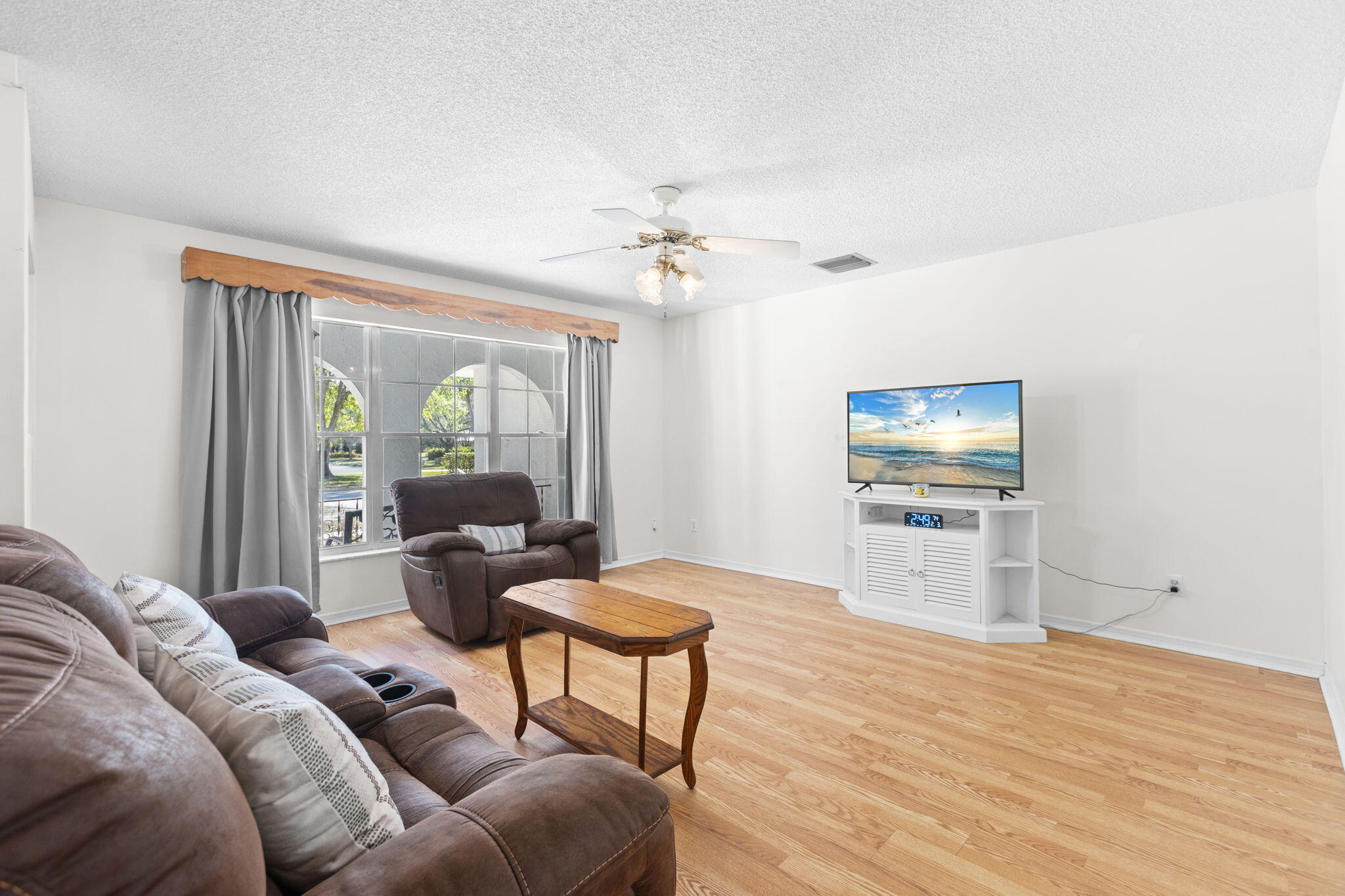 2902 Grove Drive Fort Pierce, FL 34981 - Photo 5 of 39 5-web-or-mls-0V8A6926