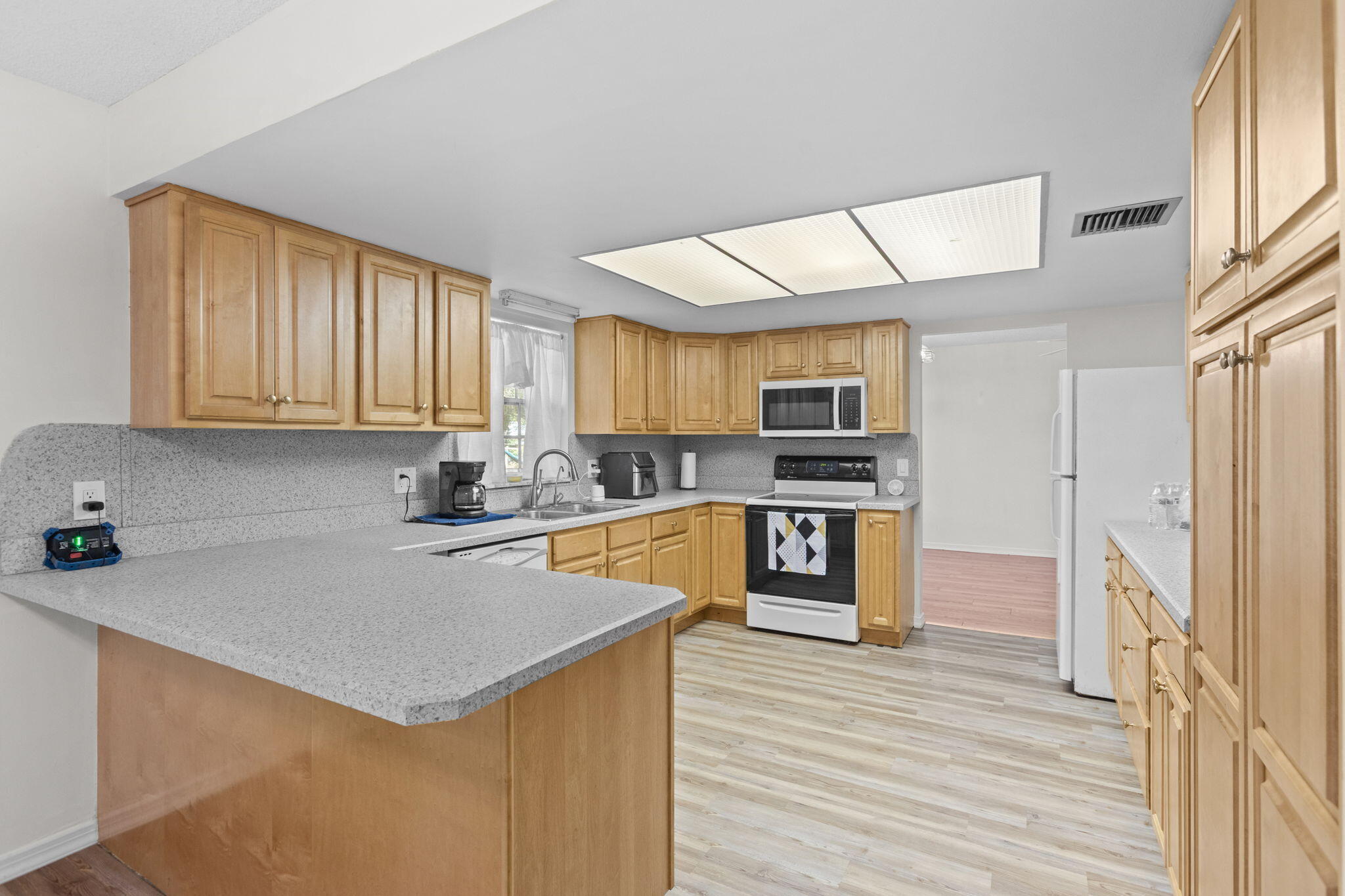 2902 Grove Drive Fort Pierce, FL 34981 - Photo 8 of 39 8-web-or-mls-0V8A6886