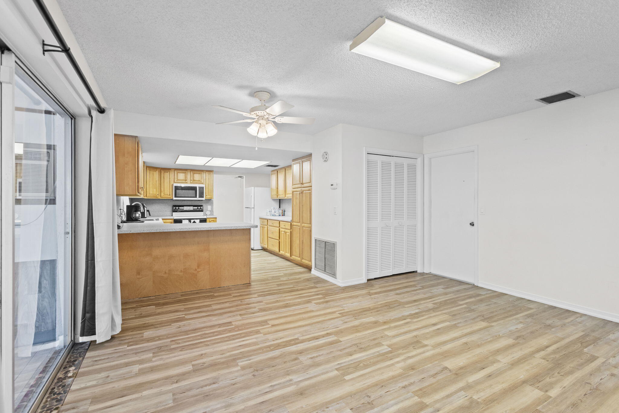 2902 Grove Drive Fort Pierce, FL 34981 - Photo 10 of 39 10-web-or-mls-0V8A6901