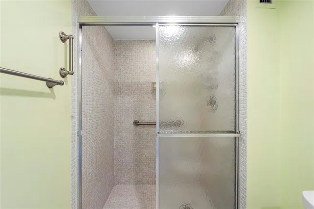 $5,200 | 2000 South Ocean Boulevard, Unit 9F, Lauderdale-by-the-Sea, FL 33062