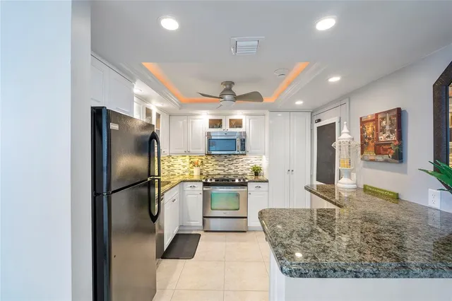 $5,200 | 2000 South Ocean Boulevard, Unit 9F, Lauderdale-by-the-Sea, FL 33062