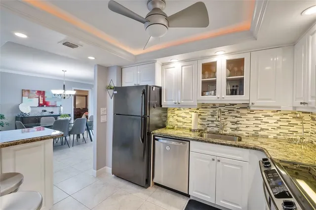 $5,200 | 2000 South Ocean Boulevard, Unit 9F, Lauderdale-by-the-Sea, FL 33062