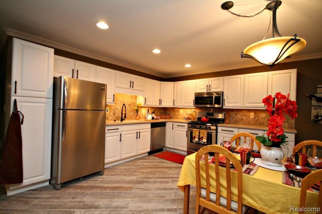 2030 Grace Avenue Rochester, MI 48309 - Photo 10 of 31 10-1.jpg