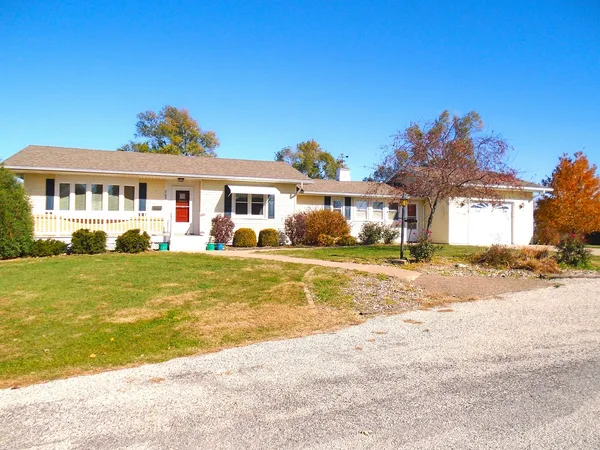 $212,500 | 702 High Street, Dixon, IA 52745