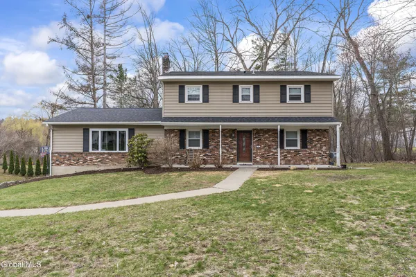 $459,900 | 7 Chango Drive, Malta, NY 12019