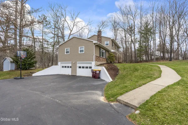 $459,900 | 7 Chango Drive, Malta, NY 12019