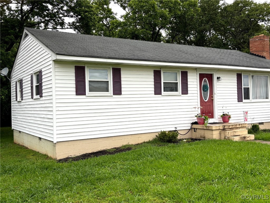 View of front of property featuring crawl space, a