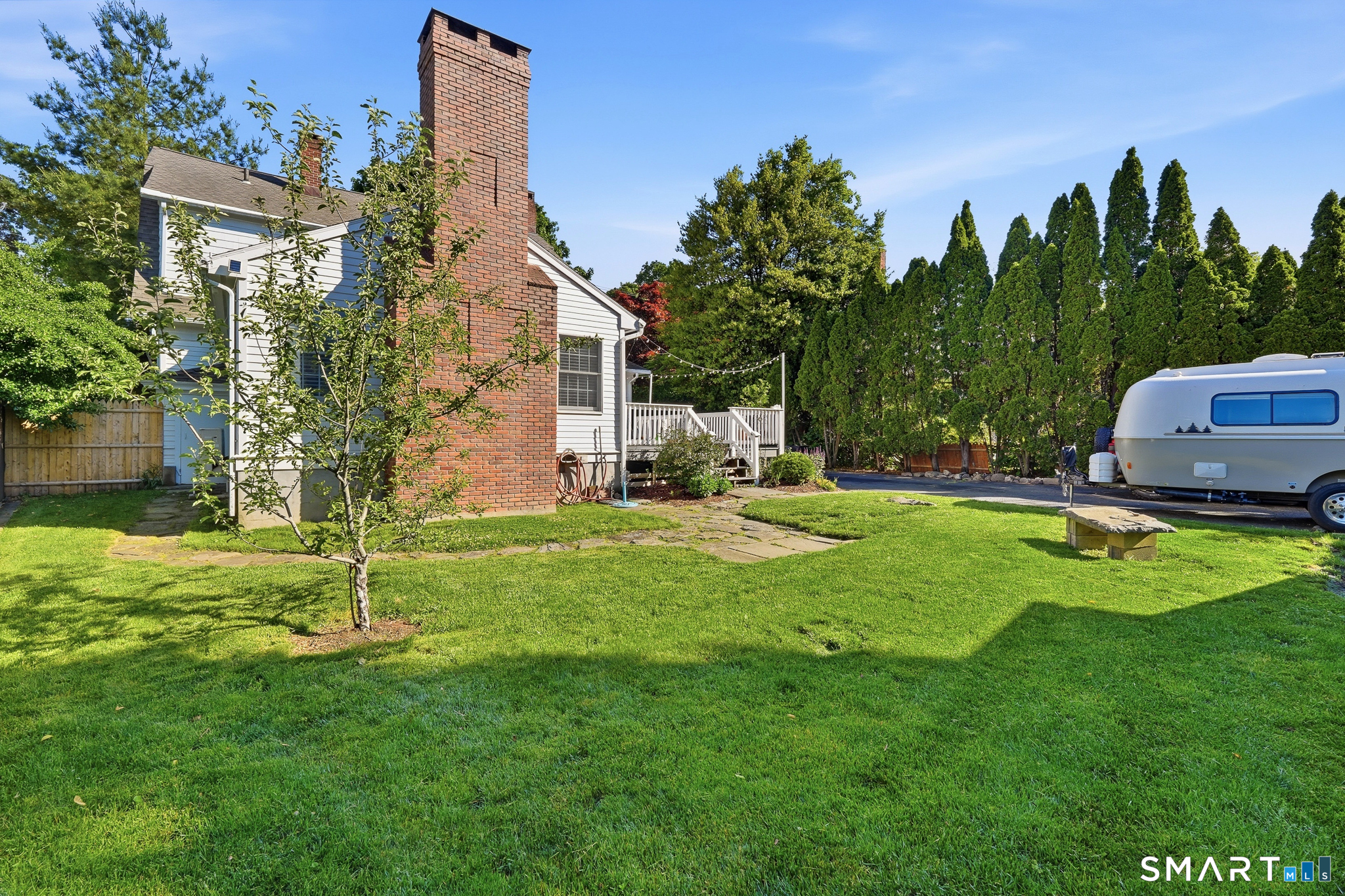313 Old Post Road Fairfield, CT 06824 - Photo 7 of 40
