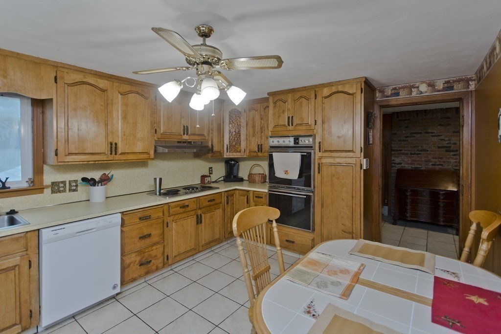 174 Robinson Road West Springfield, MA 01089 - Photo 9 of 28 Gallery Image 9
