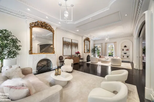 $25,000,000 | 47 West 9th Street | Greenwich Village