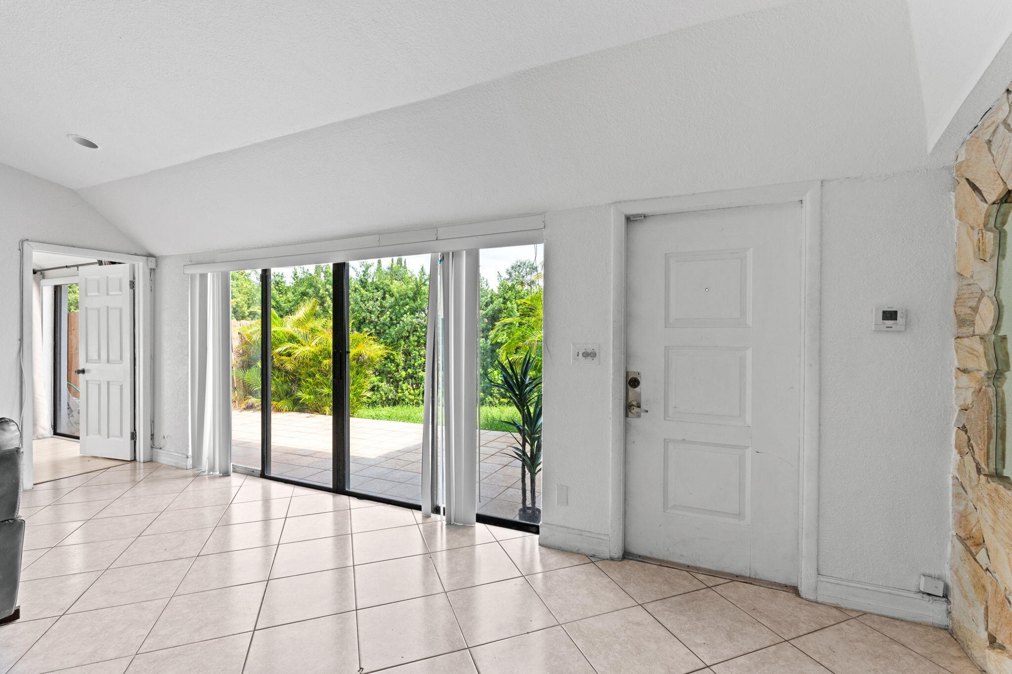 1425 Northeast 4th Court Boca Raton, FL 33432 - Photo 8 of 66 8-web-or-mls-A7409473