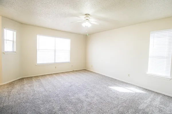 $1,300 | 949 Schertz Parkway, Schertz, TX 78154