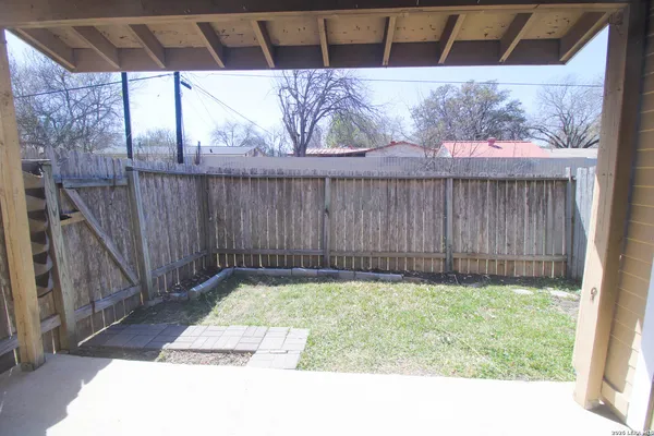 $1,300 | 949 Schertz Parkway, Schertz, TX 78154