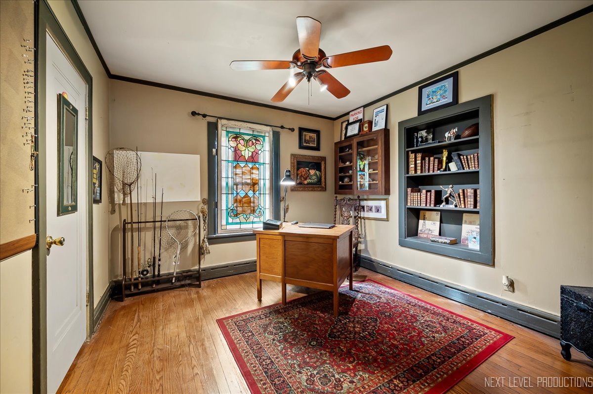 640 Anderson Boulevard Geneva, IL 60134 - Photo 12 of 41 a living room with furniture and a rug