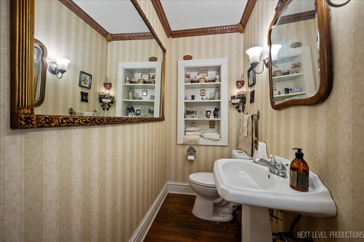 640 Anderson Boulevard Geneva, IL 60134 - Photo 13 of 41 a bathroom with a sink and a mirror