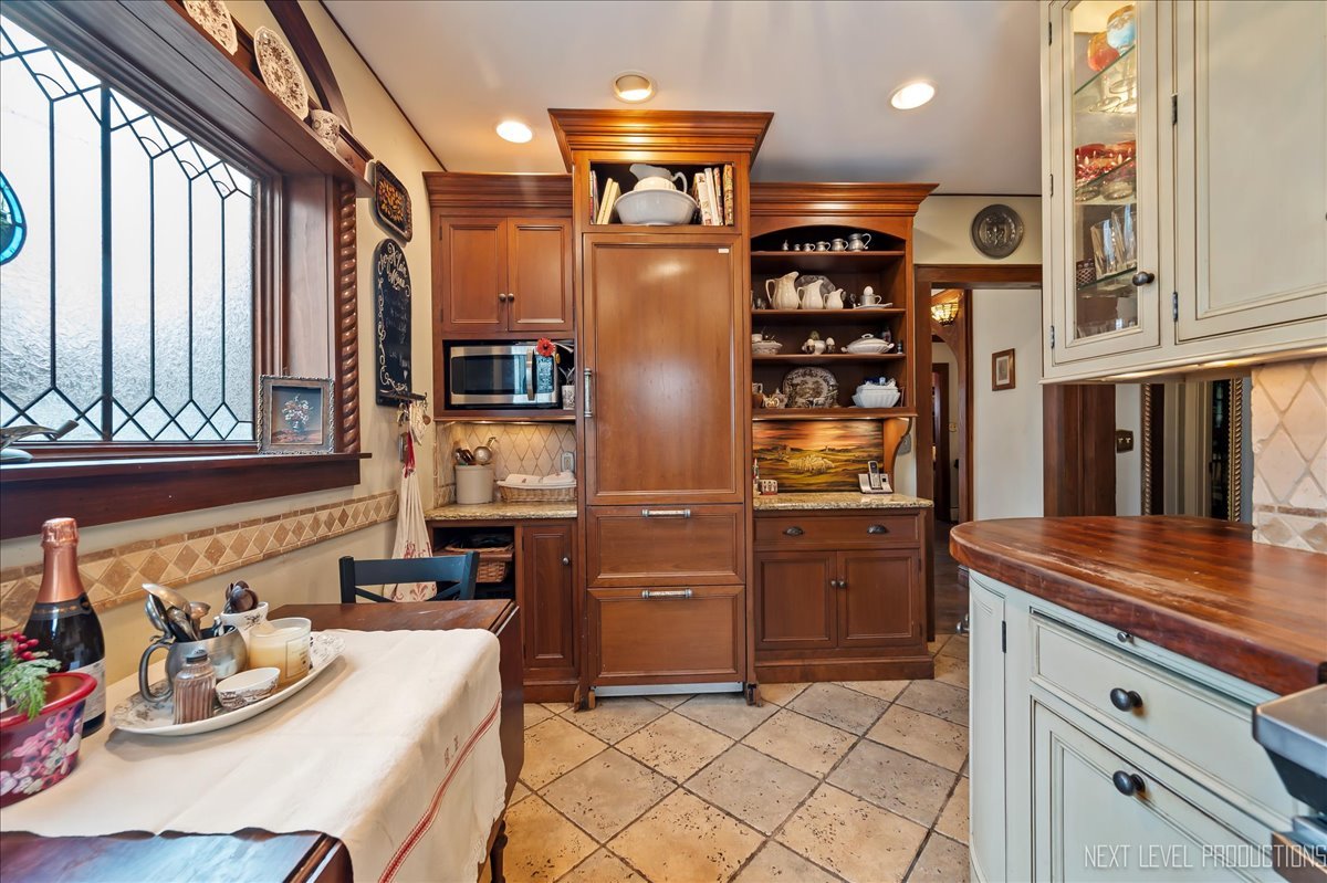 640 Anderson Boulevard Geneva, IL 60134 - Photo 16 of 41 a kitchen with stainless steel appliances granite countertop a refrigerator and a stove