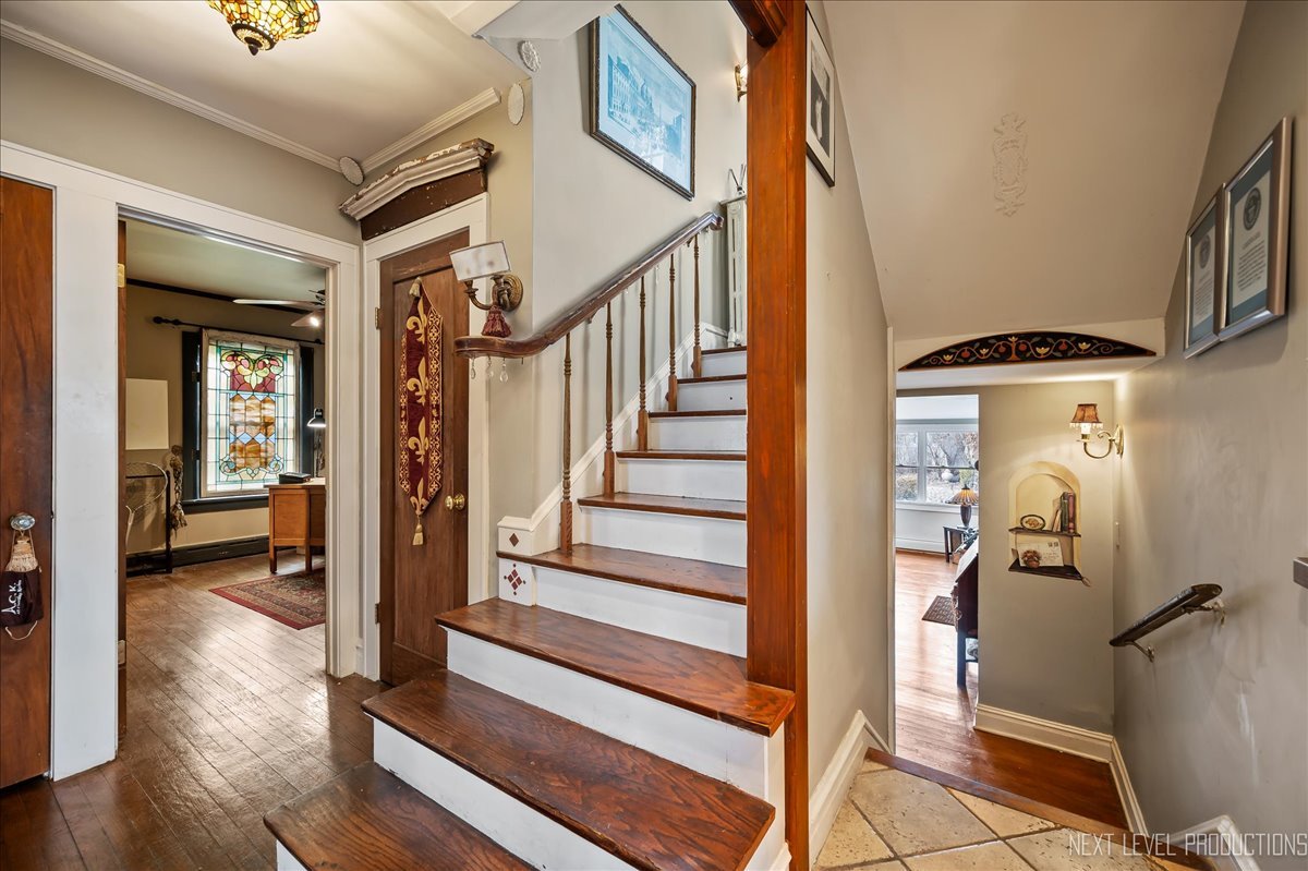 640 Anderson Boulevard Geneva, IL 60134 - Photo 18 of 41 a view of entryway and hall with wooden floor