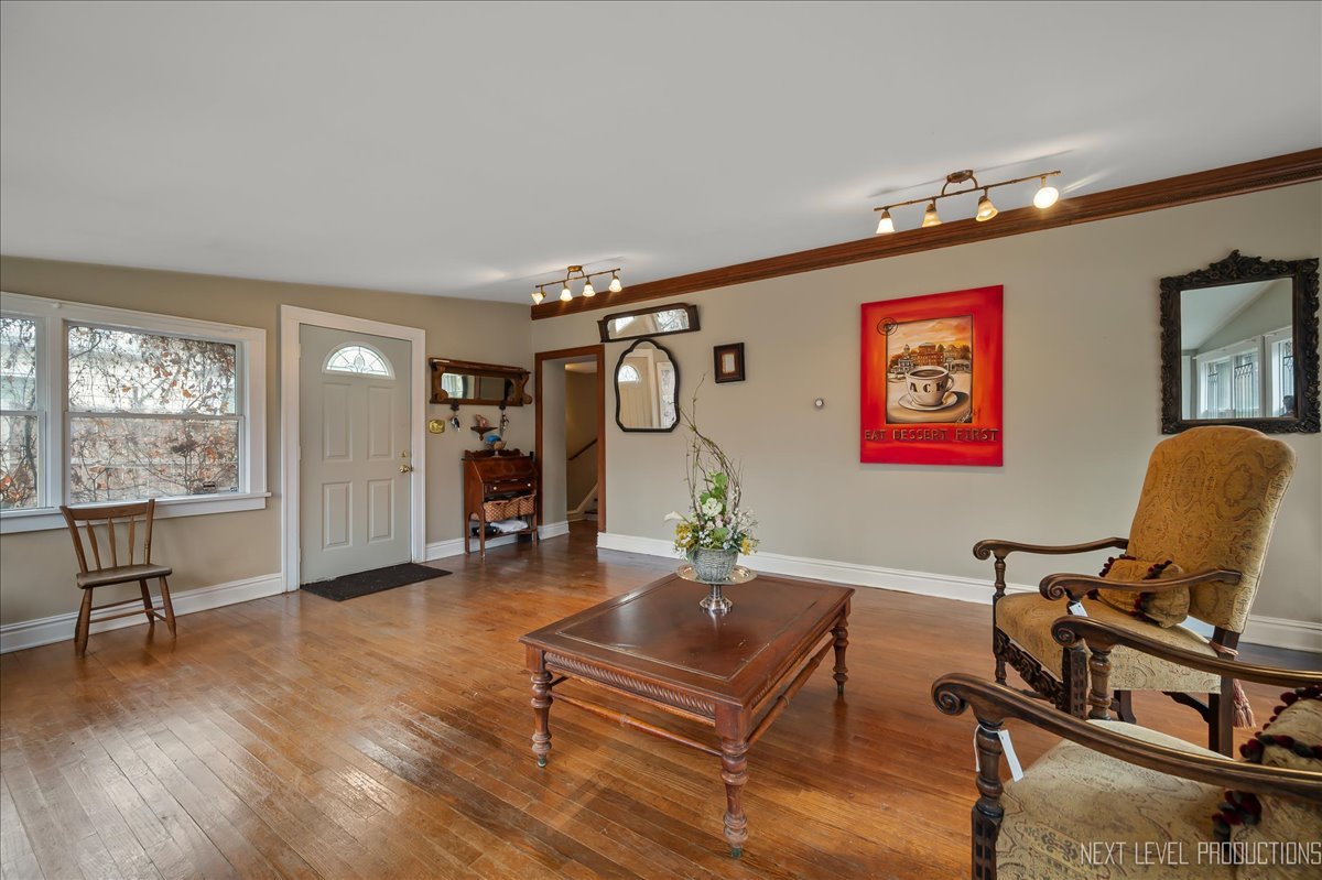 640 Anderson Boulevard Geneva, IL 60134 - Photo 20 of 41 a living room with furniture