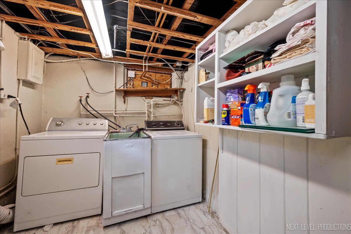 640 Anderson Boulevard Geneva, IL 60134 - Photo 29 of 41 a utility room with dryer and washer