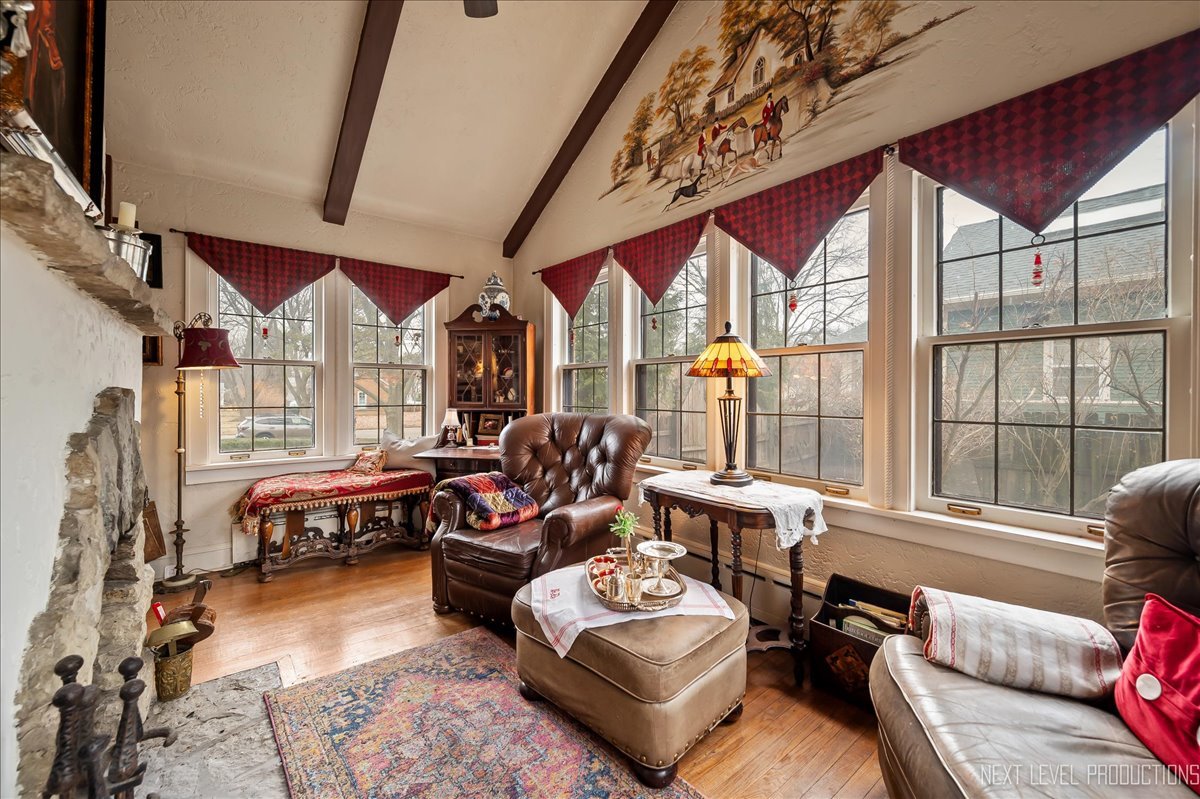 640 Anderson Boulevard Geneva, IL 60134 - Photo 9 of 41 a living room with furniture and large windows