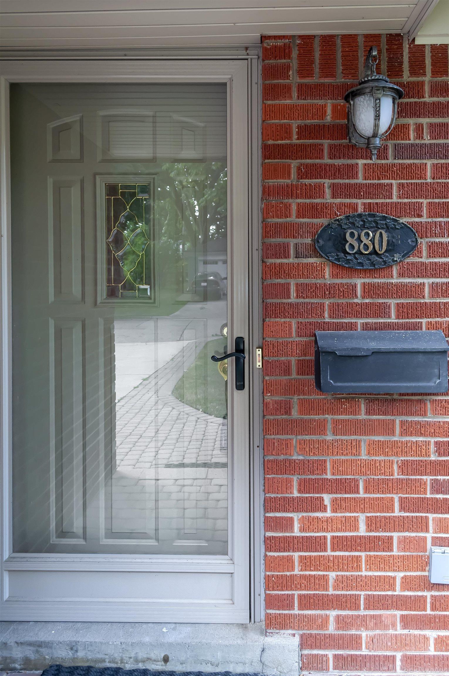 880 Shoreham Road Grosse Pointe, MI 48236 - Photo 3 of 46 50085857-2.JPG