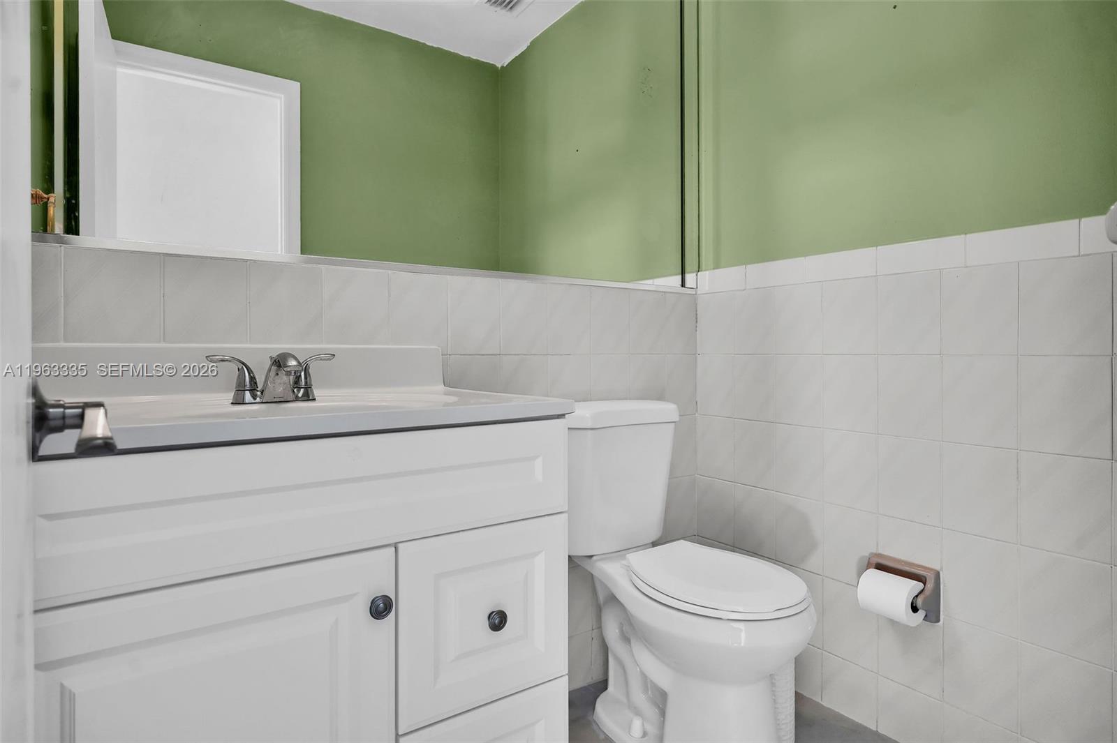 11472 Southwest 28th Street Miami, FL 33165 - Photo 12 of 24