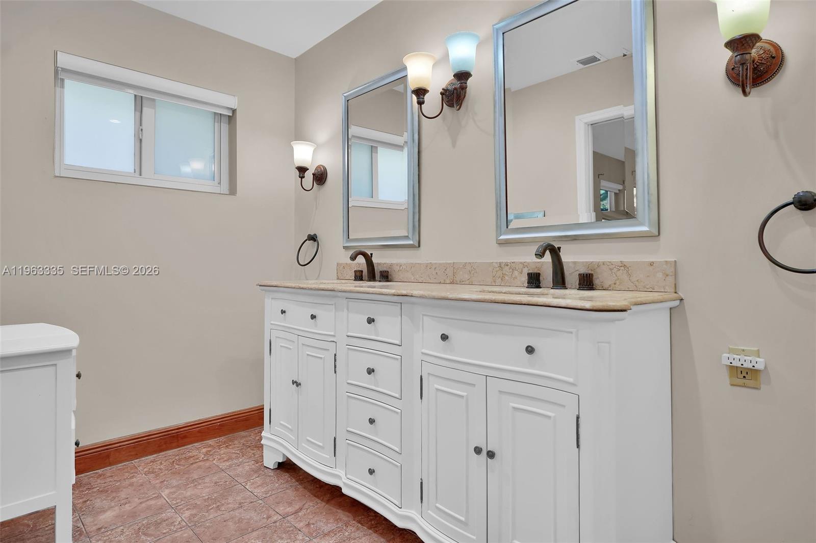 11472 Southwest 28th Street Miami, FL 33165 - Photo 19 of 24