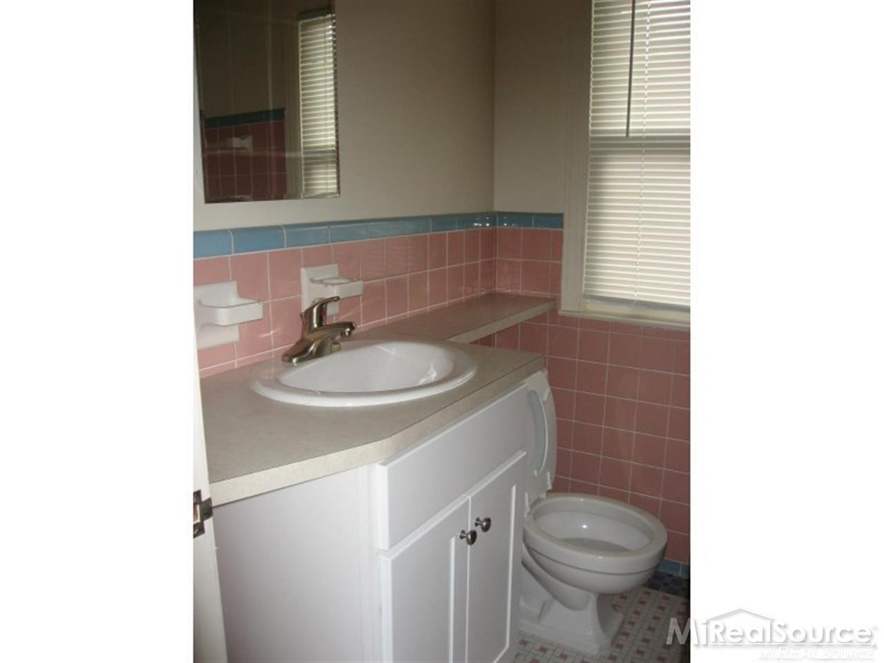 951 Vernier Road Grosse Pointe, MI 48236 - Photo 5 of 8