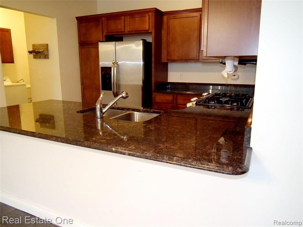 45576 South Stonewood Road Canton, MI 48187 - Photo 10 of 30