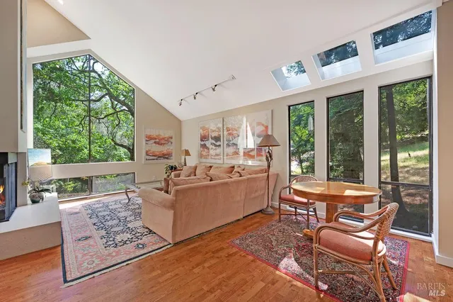 $999,000 | 827 Wild Oak Drive, Santa Rosa, CA 95409