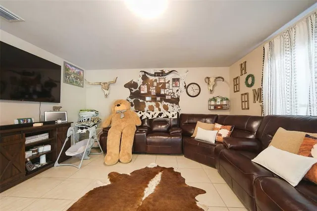 $295,000 | 8015 Sandalwood Court, LaBelle, FL 33935