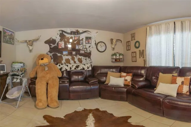 $295,000 | 8015 Sandalwood Court, LaBelle, FL 33935