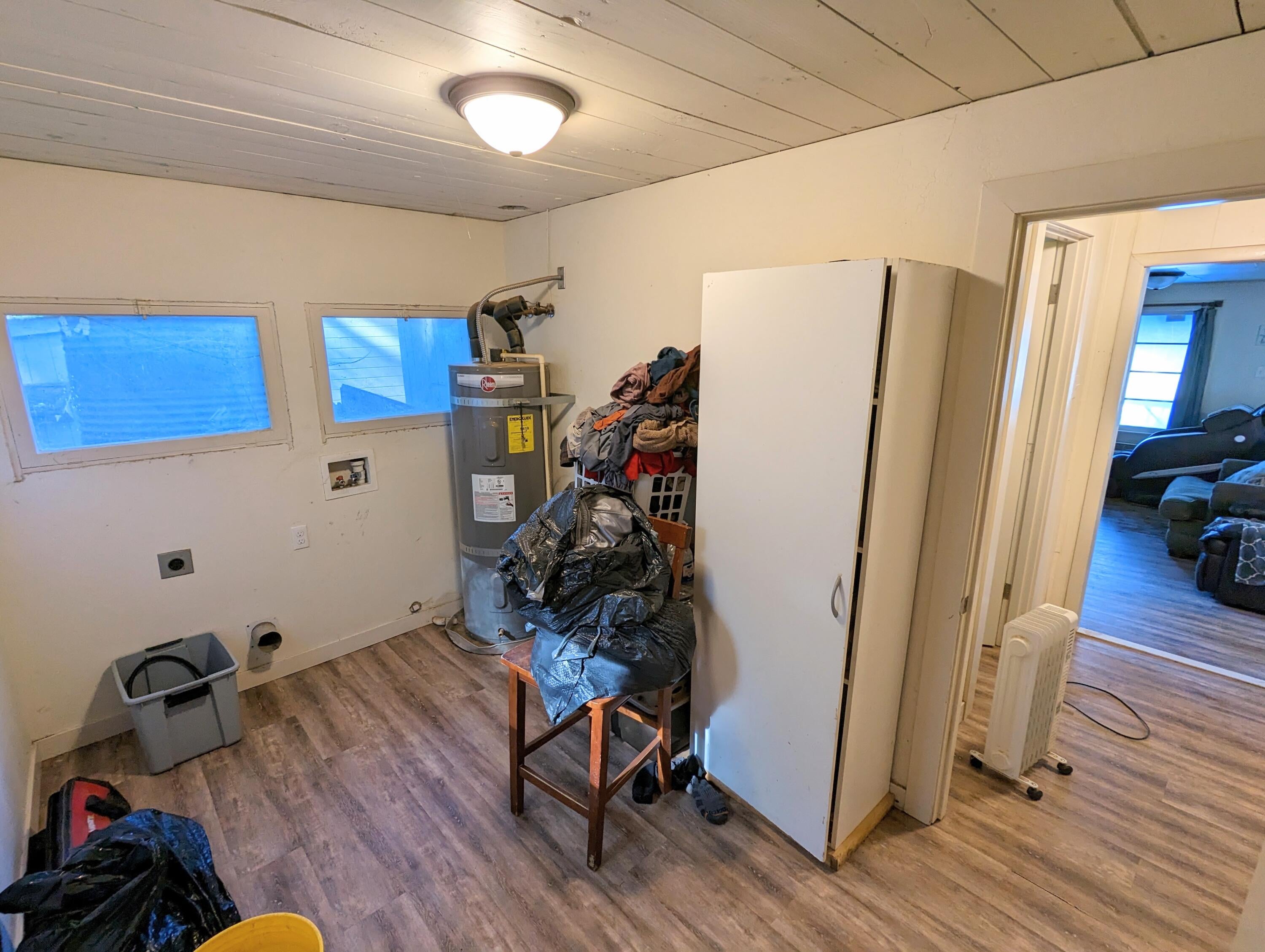 154 Red Hill Road Glendale, OR 97442 - Photo 15 of 18 Mud / Laundry Room