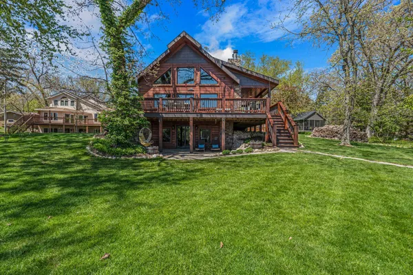 $1,749,900 | 3024 Nagawicka Avenue, Delafield, WI 53018