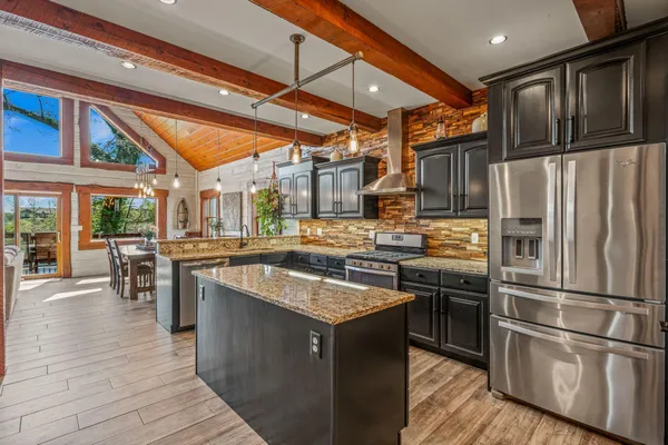 $1,749,900 | 3024 Nagawicka Avenue, Delafield, WI 53018
