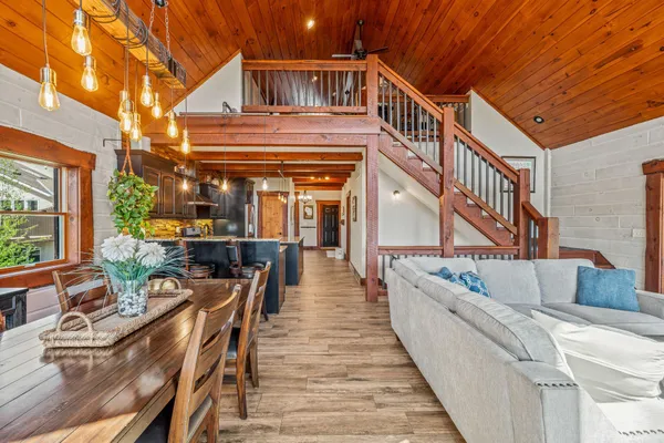 $1,749,900 | 3024 Nagawicka Avenue, Delafield, WI 53018