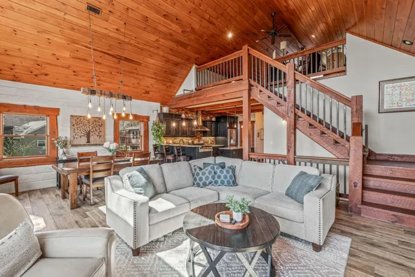 $1,749,900 | 3024 Nagawicka Avenue, Delafield, WI 53018