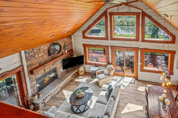 $1,749,900 | 3024 Nagawicka Avenue, Delafield, WI 53018