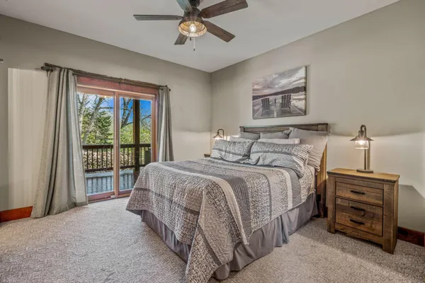 $1,749,900 | 3024 Nagawicka Avenue, Delafield, WI 53018